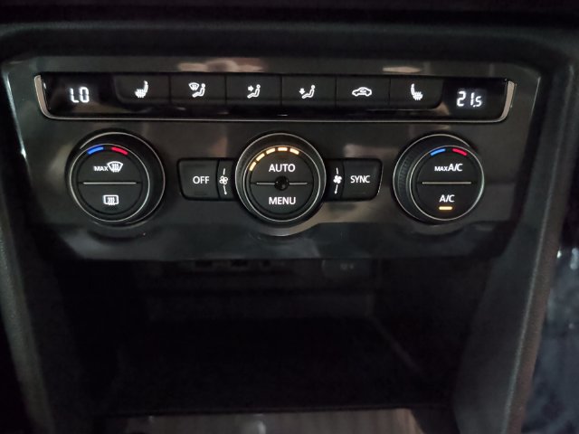 Used 2020 Volkswagen Tiguan SE FWD image 17