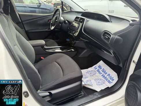 Used 2016 Toyota Prius Three image 10