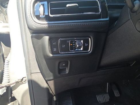 Used 2023 Lincoln Nautilus Reserve AWD/4WD image 18