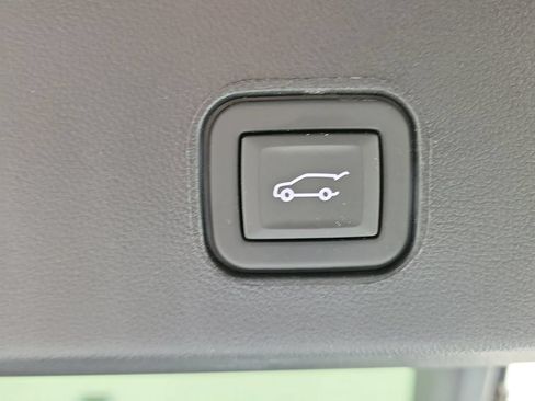 Certified 2024 Cadillac Lyriq Tech RWD image 9