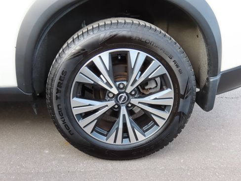 Used 2023 Nissan Rogue SV image 41