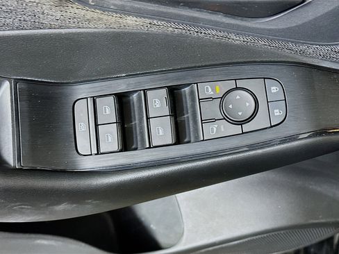 Used 2023 Nissan Rogue S image 15