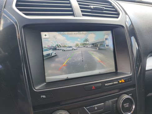 Used 2017 Ford Explorer XLT w/ Equipment Group 202A image 22