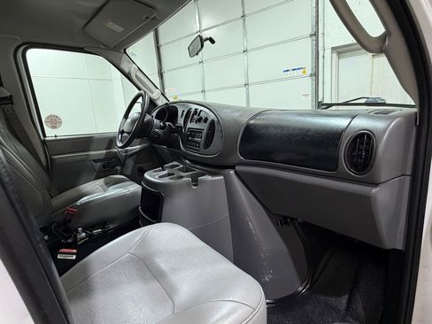 Used 2003 Ford E-150 and Econoline 150 RWD image 21