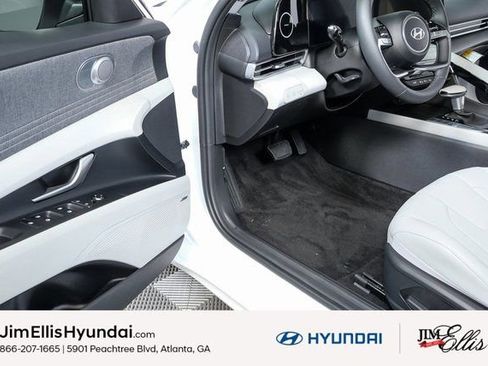 Certified 2025 Hyundai Elantra Limited image 9