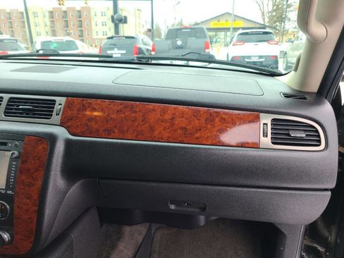 Used 2012 Chevrolet Avalanche LTZ image 19