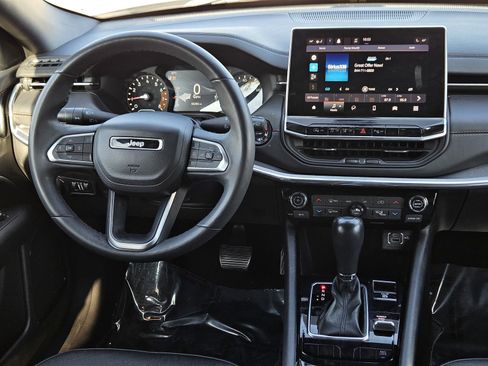 Used 2023 Jeep Compass Limited image 35