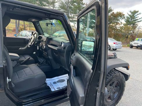 Used 2012 Jeep Wrangler Rubicon w/ PWR Convenience Group AWD/4WD image 9