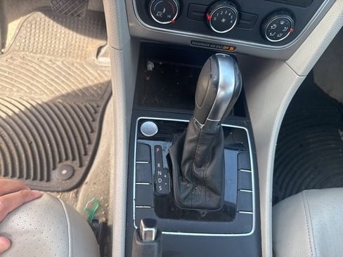 Used 2015 Volkswagen Passat 1.8T Limited Edition image 22