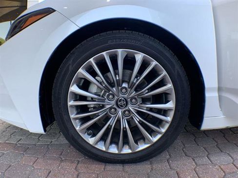Used 2019 Toyota Avalon Limited w/ Advanced Safety Package FWD image 10