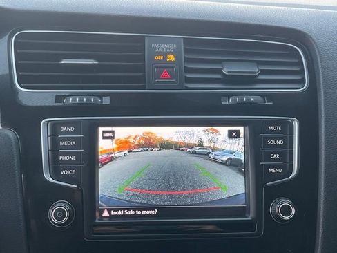 Used 2017 Volkswagen GTI SE image 38