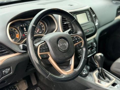 Used 2014 Jeep Cherokee Latitude w/ Cold Weather Group AWD/4WD image 7