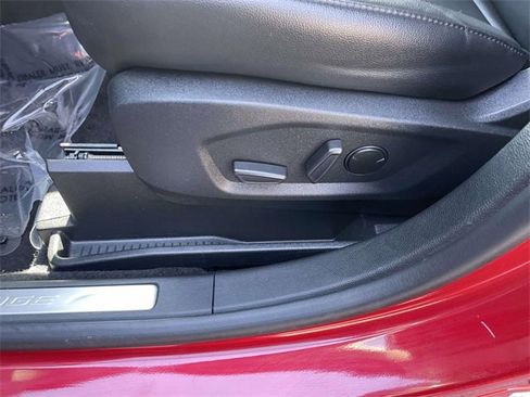 Used 2024 Ford Edge Titanium image 10