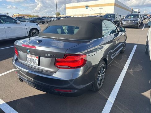 Used 2018 BMW 230i Convertible image 3
