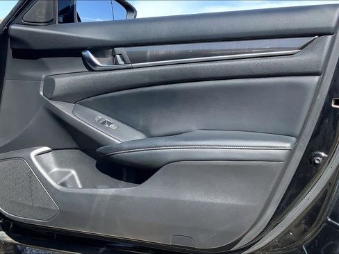 Used 2018 Honda Accord Sport image 23