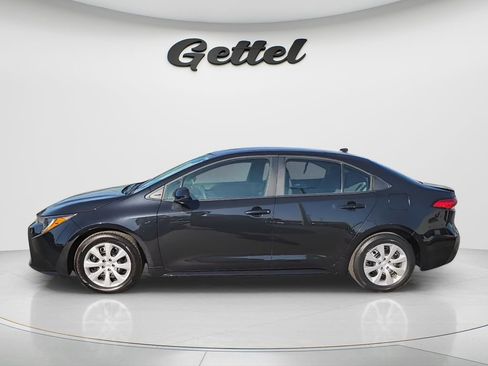 Used 2022 Toyota Corolla LE image 2
