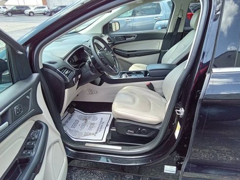 Used 2019 Ford Edge Titanium FWD image 17