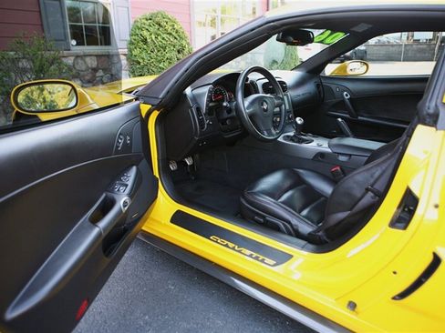 Used 2006 Chevrolet Corvette Z06 w/ Preferred Equipment Group RWD image 13