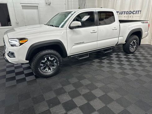 Used 2021 Toyota Tacoma TRD Off-Road w/ TRD Premium Off Road Package AWD/4WD image 5
