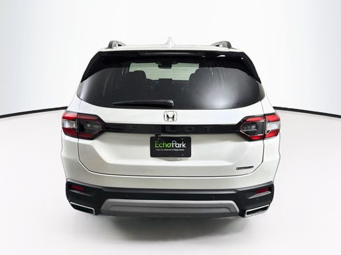 Used 2025 Honda Pilot Touring image 7