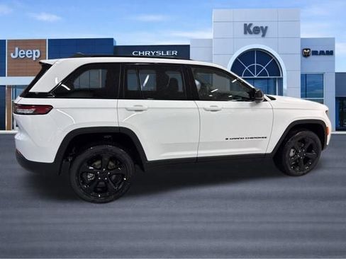 New 2025 Jeep Grand Cherokee Limited w/ Luxury Tech Group II AWD/4WD image 7