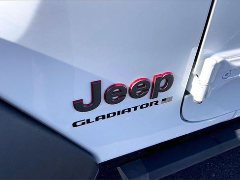 Used 2024 Jeep Gladiator Rubicon w/ Convenience Group image 34