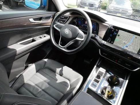 Certified 2025 Volkswagen Atlas SEL AWD/4WD image 9