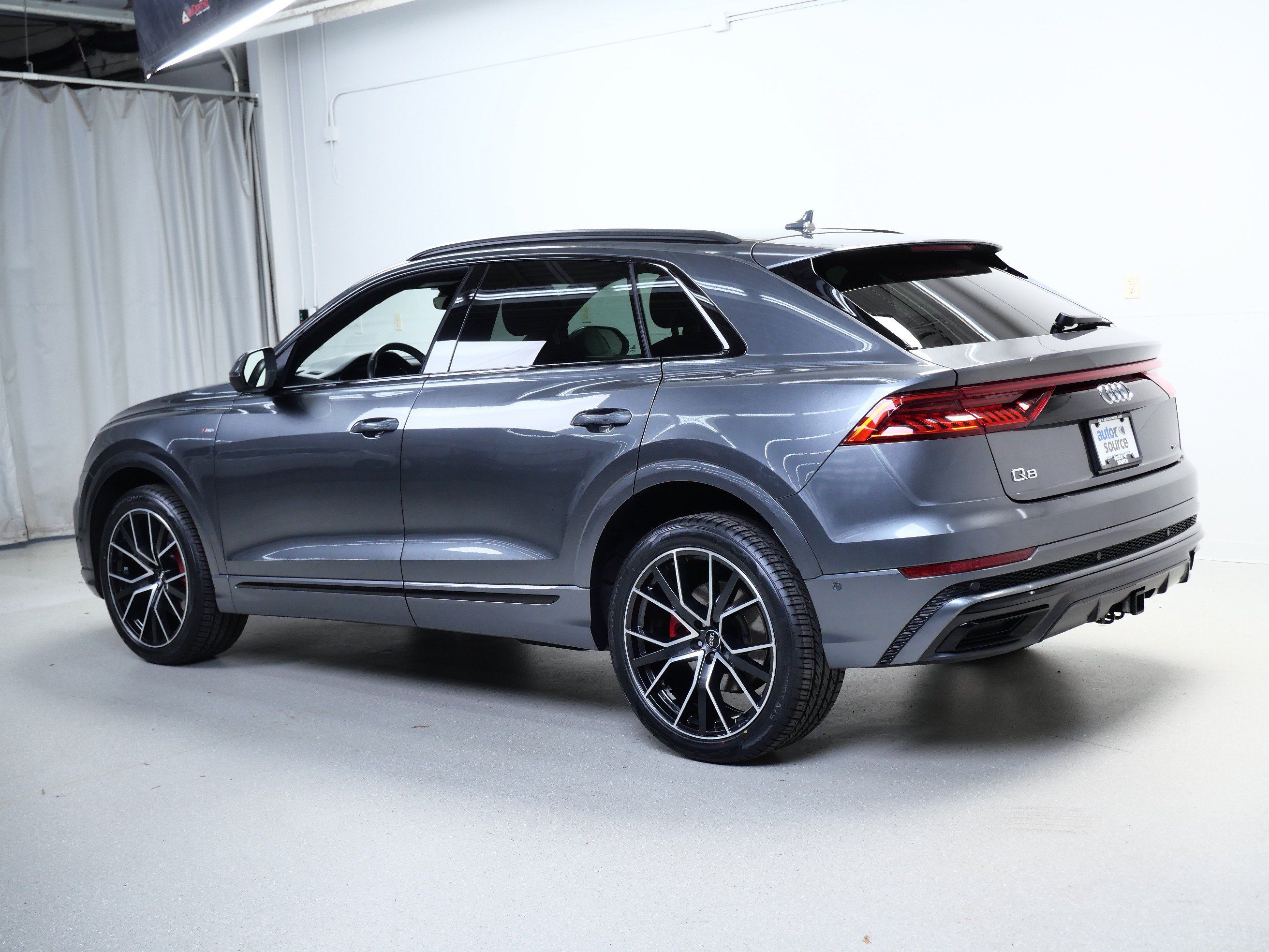 Used 2019 Audi Q8 Premium Plus w/ Premium Plus AWD/4WD image 11