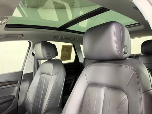 Used 2019 Audi Q5 2.0T Premium Plus w/ Premium Plus Package AWD/4WD image 24