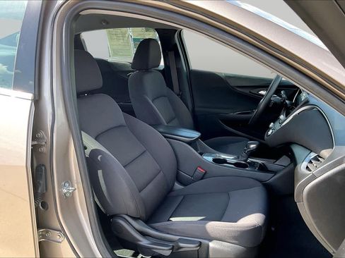 Used 2023 Chevrolet Malibu LT w/ Driver Confidence Package FWD image 9
