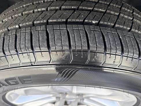 Used 2014 Ford Explorer XLT w/ Equipment Group 202A image 8