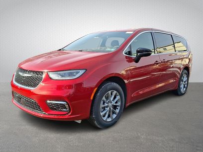 New 2026 Chrysler Pacifica Select