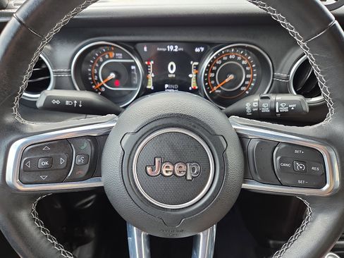 Used 2021 Jeep Wrangler Unlimited Sahara AWD/4WD image 24
