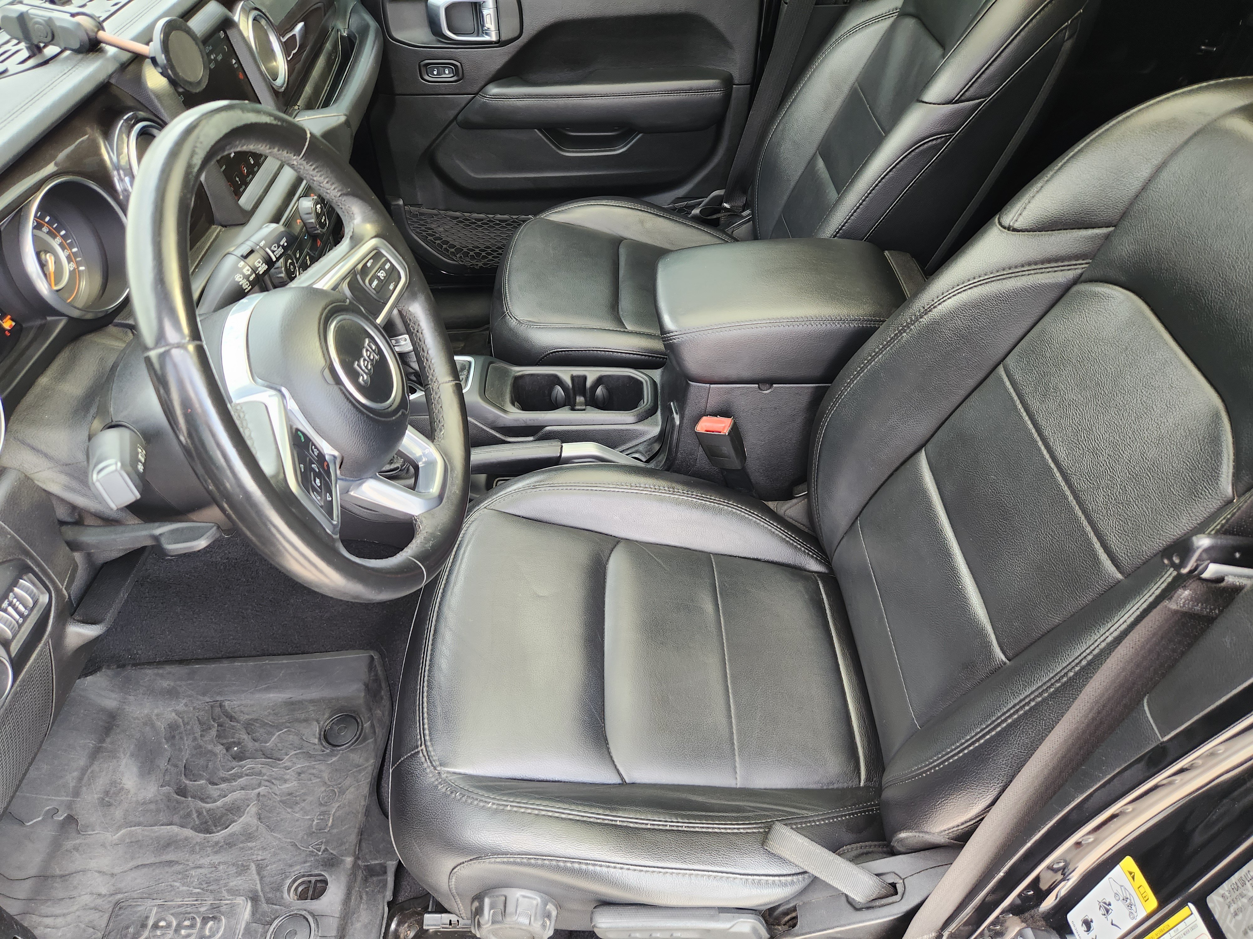 Used 2019 Jeep Wrangler Unlimited Sahara AWD/4WD image 14
