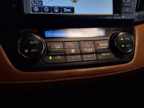 Used 2018 Toyota RAV4 Limited AWD/4WD image 21