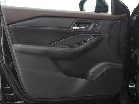 Used 2023 Nissan Rogue SL image 22