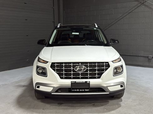 Used 2022 Hyundai Venue Limited w/ Cargo Package FWD image 2
