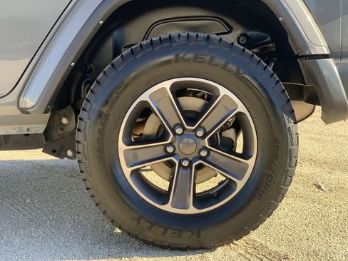 Used 2023 Jeep Wrangler Sahara image 31