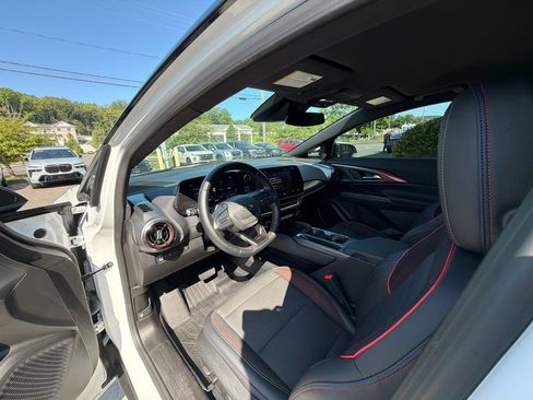 Used 2024 Chevrolet Equinox EV RS FWD image 17