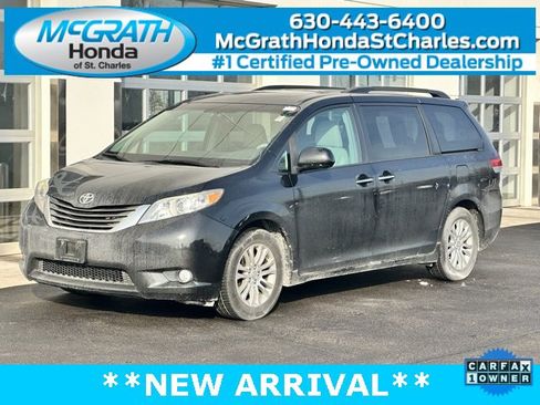Used 2013 Toyota Sienna XLE image 1