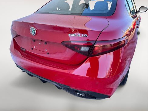 Used 2018 Alfa Romeo Giulia Ti Sport w/ Quick Order Package 22S Sport AWD/4WD image 6