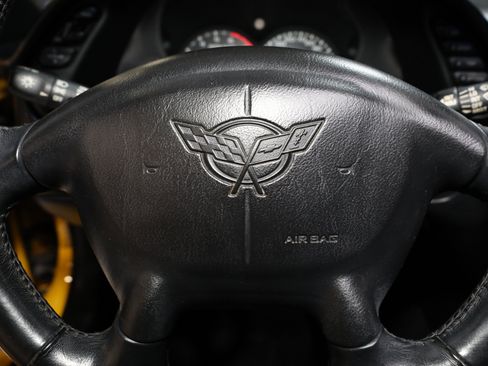 Used 2000 Chevrolet Corvette Coupe w/ Memory Pkg RWD image 65