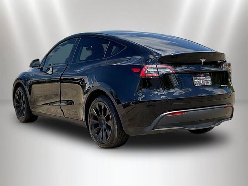 Used 2024 Tesla Model Y Long Range AWD/4WD image 4