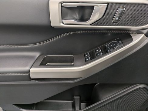 Used 2023 Ford Explorer XLT image 9