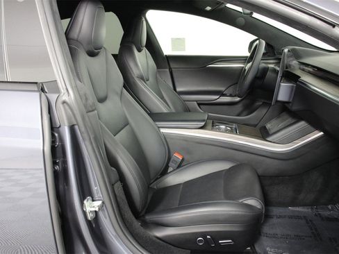 Used 2022 Tesla Model S image 29