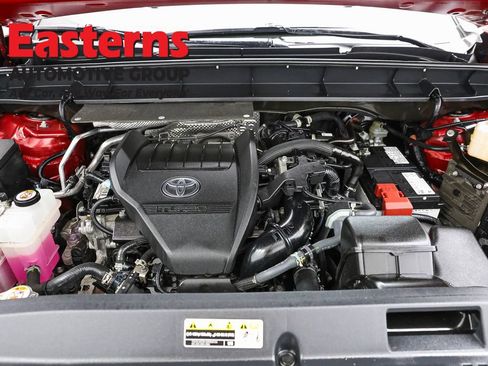 Used 2023 Toyota Highlander LE AWD/4WD image 7