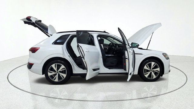 Used 2024 Audi Q8 e-tron Premium AWD/4WD image 19