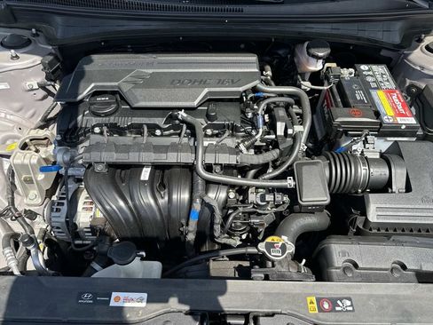 Used 2025 Hyundai Elantra SE w/ Cargo Package FWD image 11