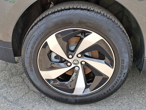 Certified 2025 Jaguar F-PACE R-Dynamic S image 11