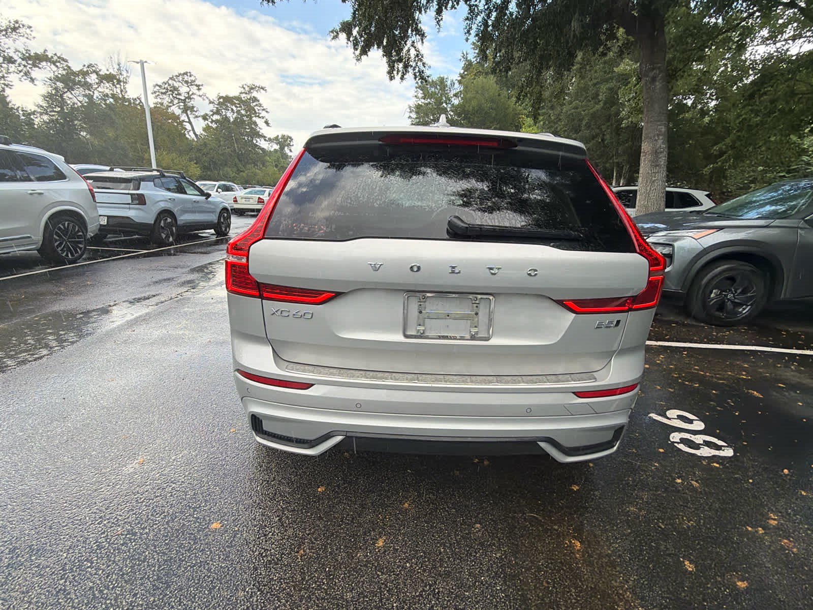Used 2024 Volvo XC60 B5 Plus w/ Protection Package Premier AWD/4WD image 15